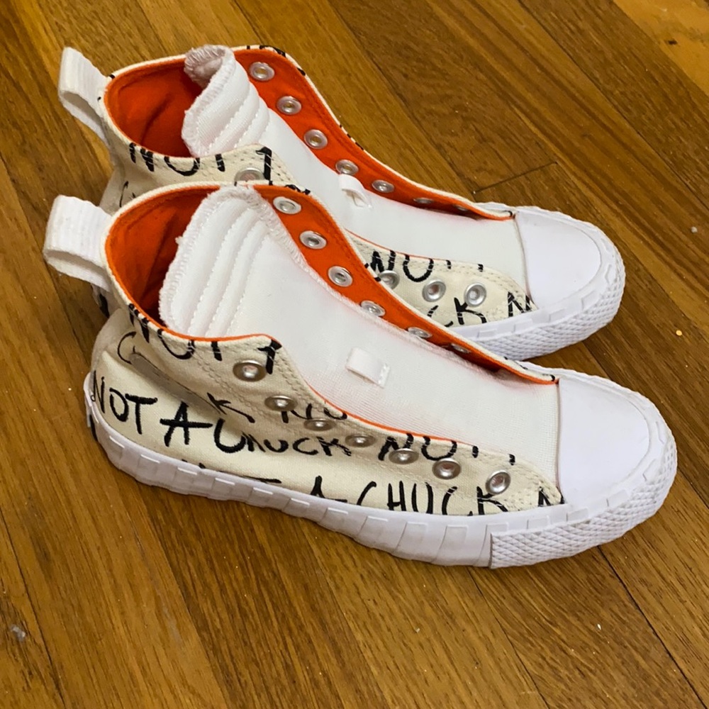Girls converse- laces not included